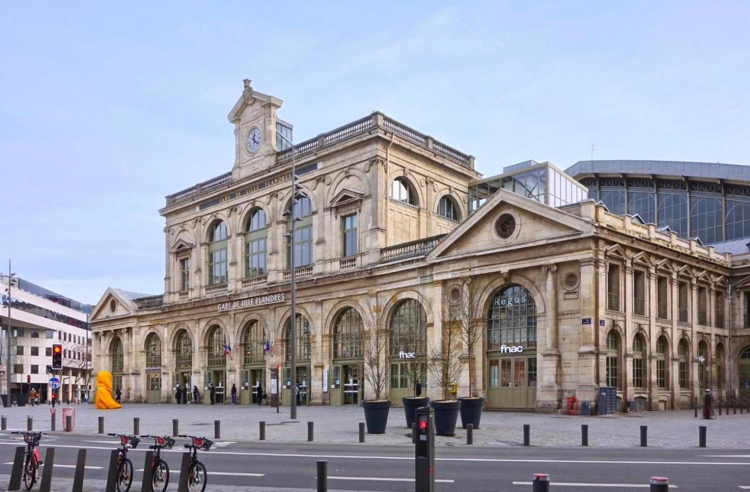In The Heart Of Old Lille: Rue De La Monnaie Exterior foto