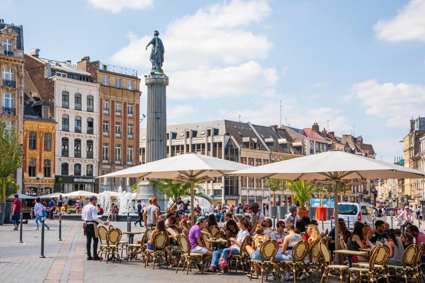 In The Heart Of Old Lille: Rue De La Monnaie Exterior foto